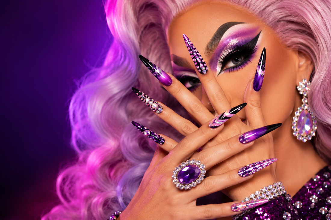 Unghie finte drag queen: il piccolo dettaglio che cambia tutto il look