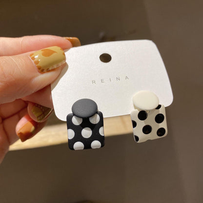 Orecchini a buco Queen Lucky (3 colori)